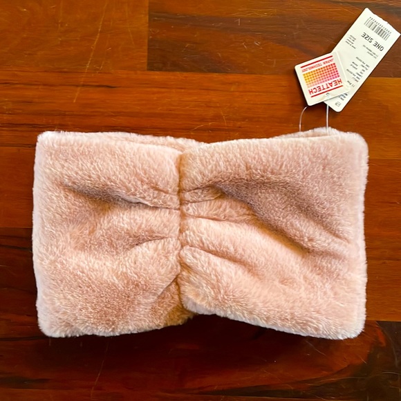 Uniqlo Accessories Nwt Uniqlo Kids Fluffy Neck Warmer With Heattech